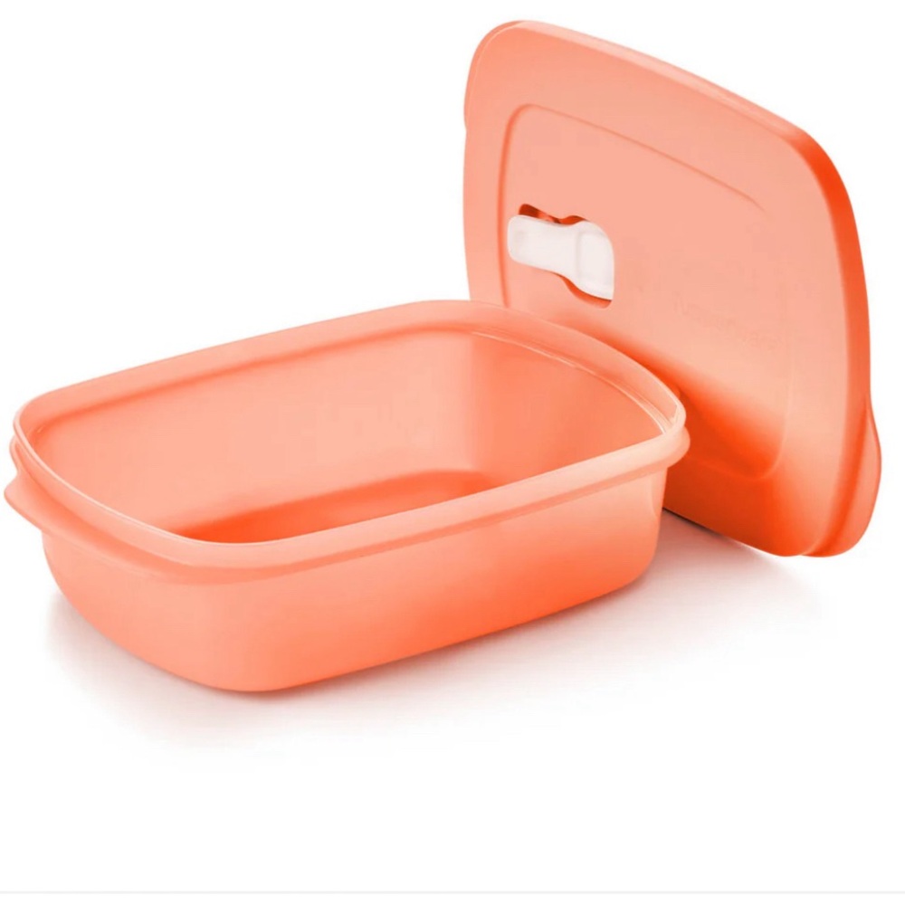 Tupperware CrystalWave 4 cup rectangular- set of 4